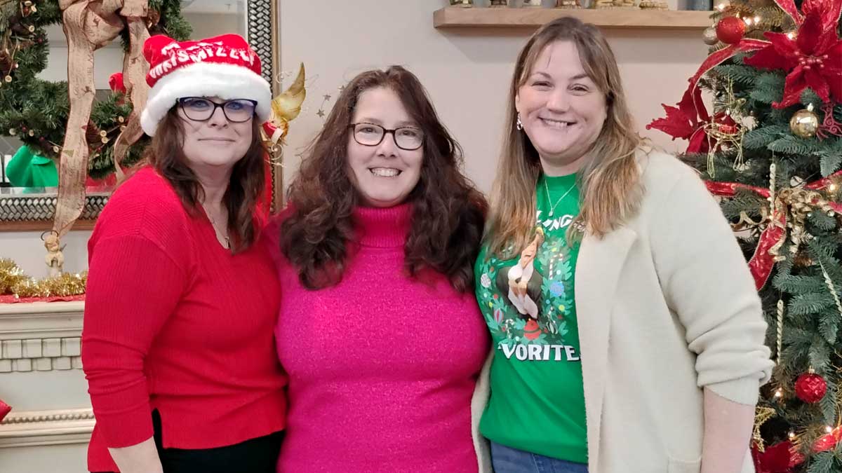 TCT's Debbie Reynolds, Sherry Bischoff and Jeannie Dickinson spread holiday cheer on behalf of our members. 